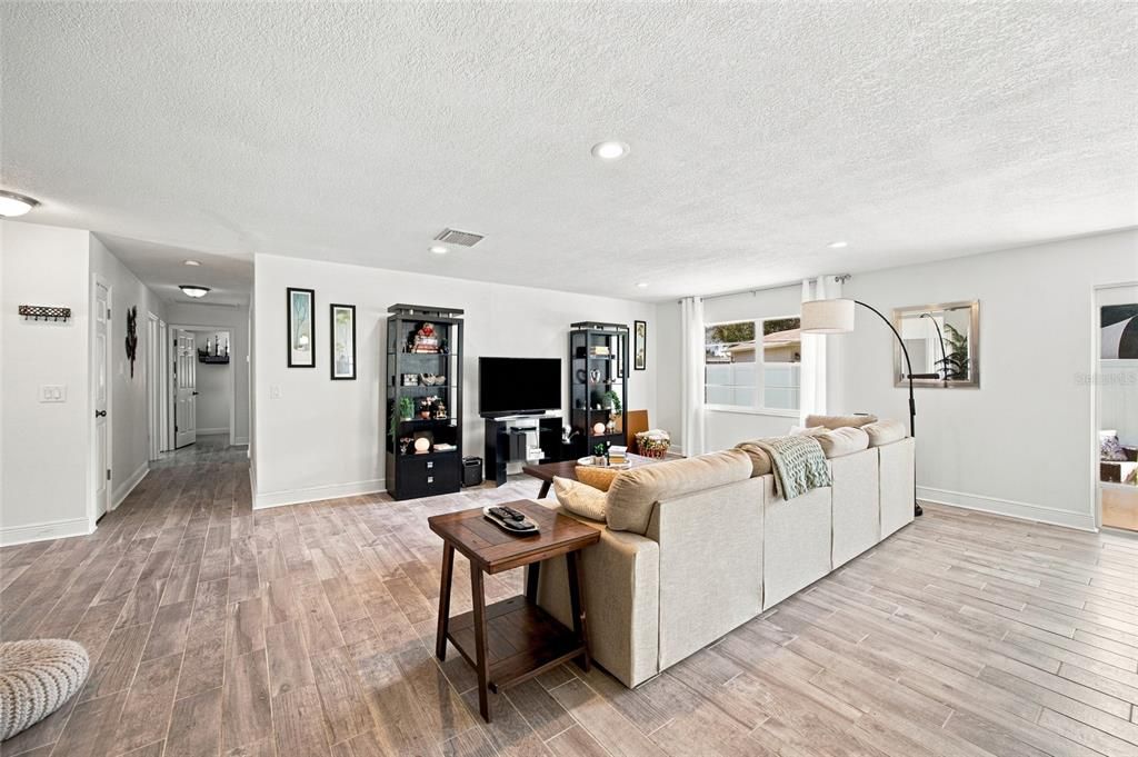 For Sale: $345,000 (4 beds, 2 baths, 1766 Square Feet)
