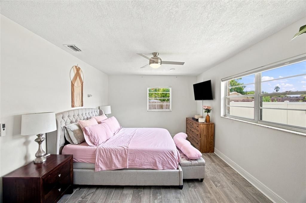 For Sale: $345,000 (4 beds, 2 baths, 1766 Square Feet)