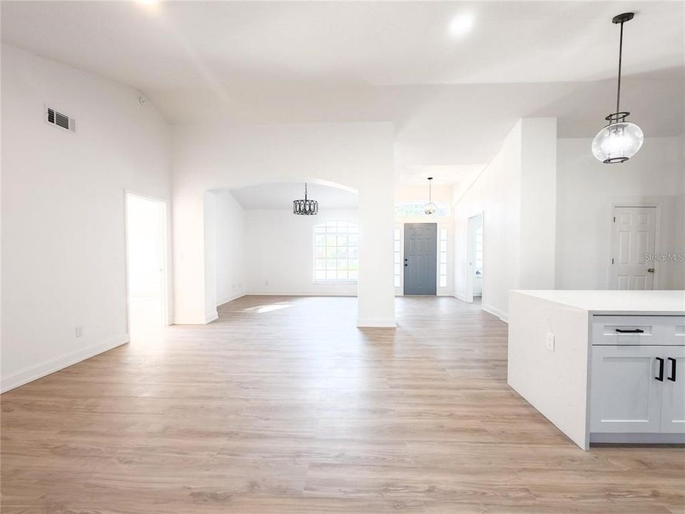 В аренду: $2,600 (3 спален, 2 ванн, 1624 Квадратных фут)