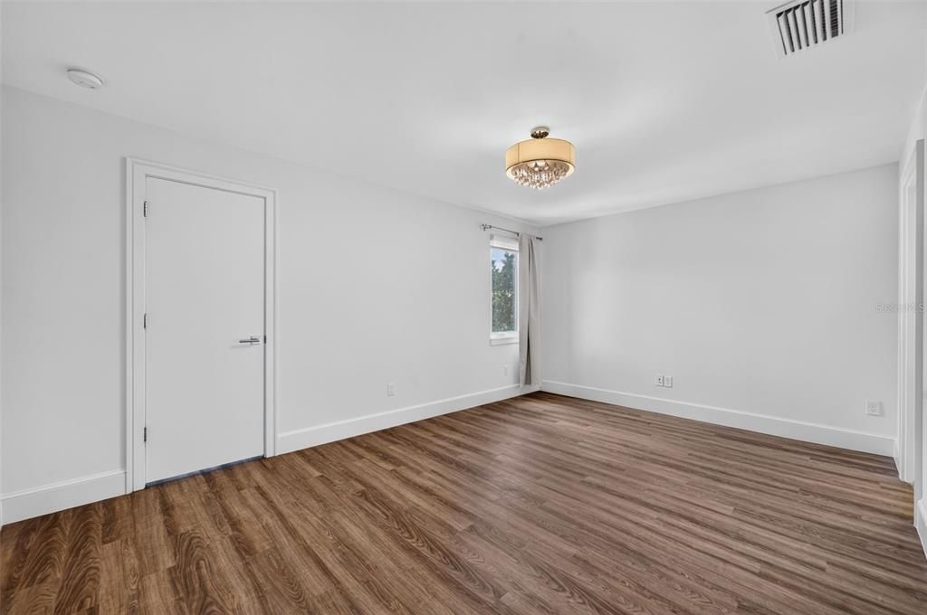 : $1,350,000 (3 beds, 4 baths, 2191 Square Feet)