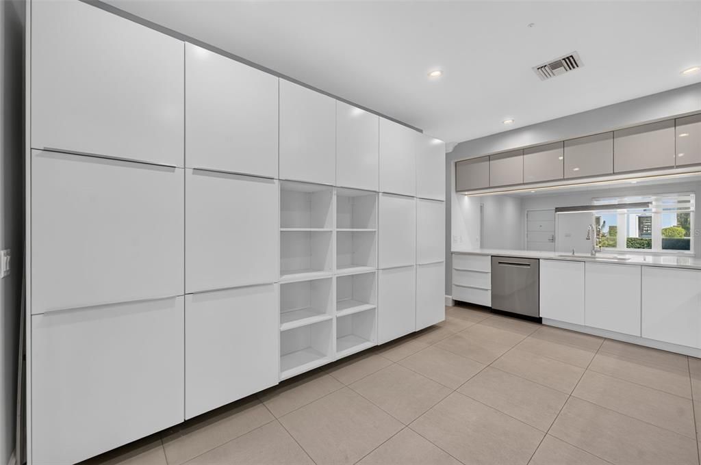 : $1,350,000 (3 beds, 4 baths, 2191 Square Feet)