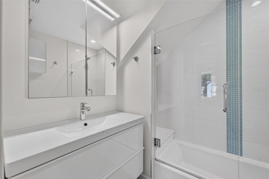 : $1,350,000 (3 beds, 4 baths, 2191 Square Feet)