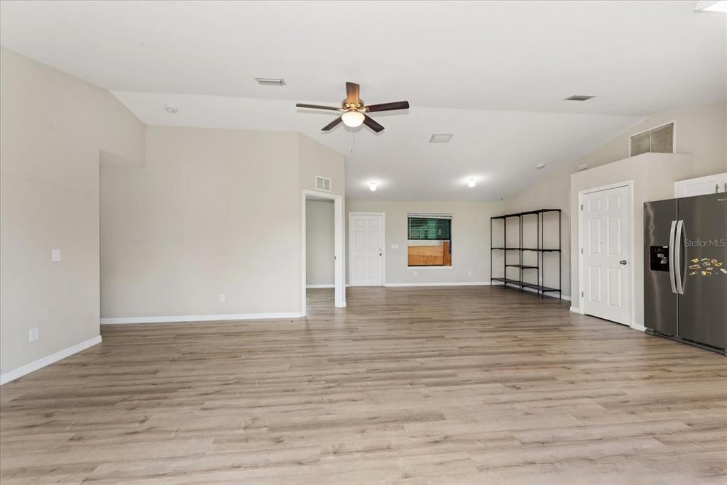 For Sale: $299,900 (4 beds, 2 baths, 1577 Square Feet)