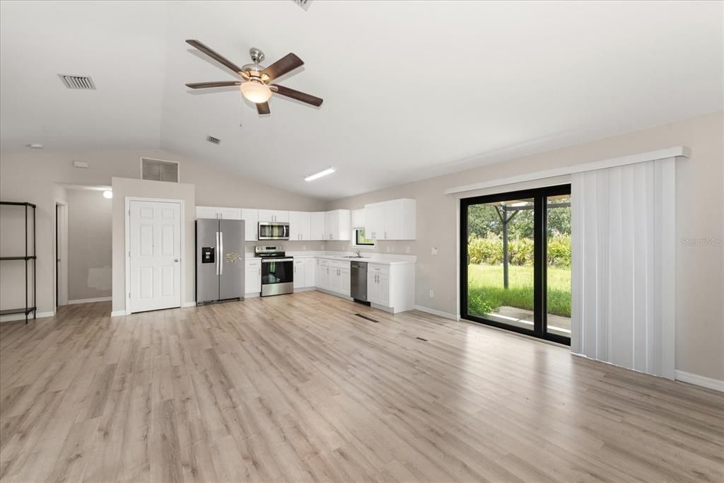 For Sale: $299,900 (4 beds, 2 baths, 1577 Square Feet)