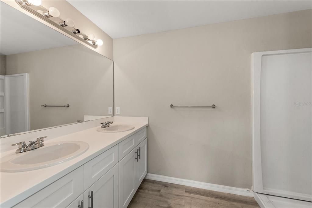 For Sale: $299,900 (4 beds, 2 baths, 1577 Square Feet)