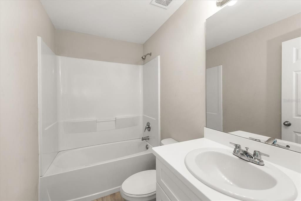 For Sale: $299,900 (4 beds, 2 baths, 1577 Square Feet)