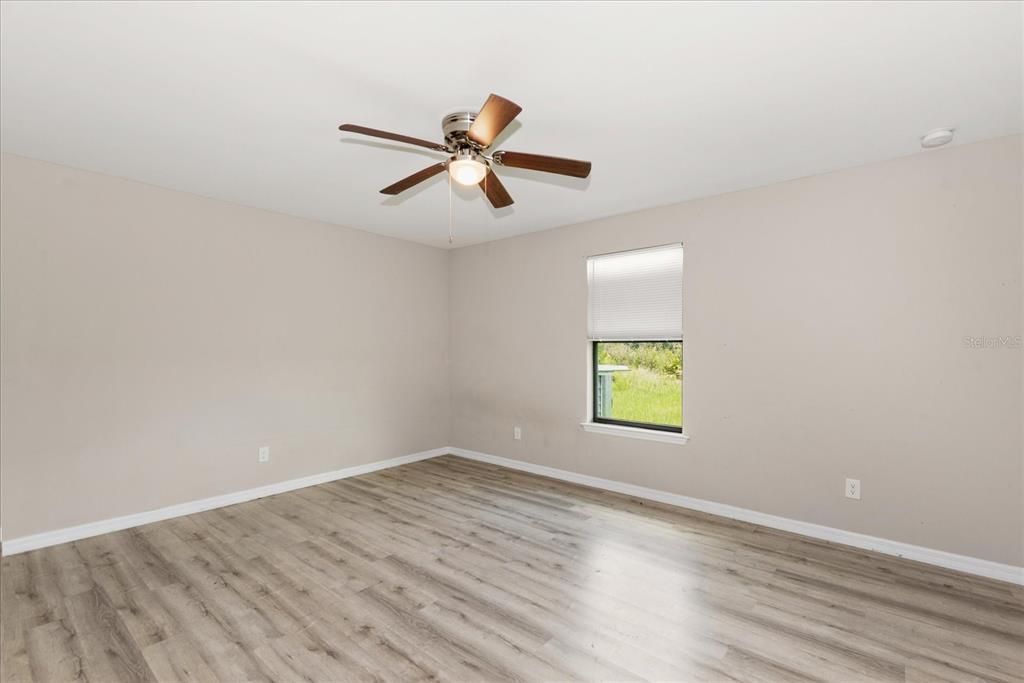 For Sale: $299,900 (4 beds, 2 baths, 1577 Square Feet)