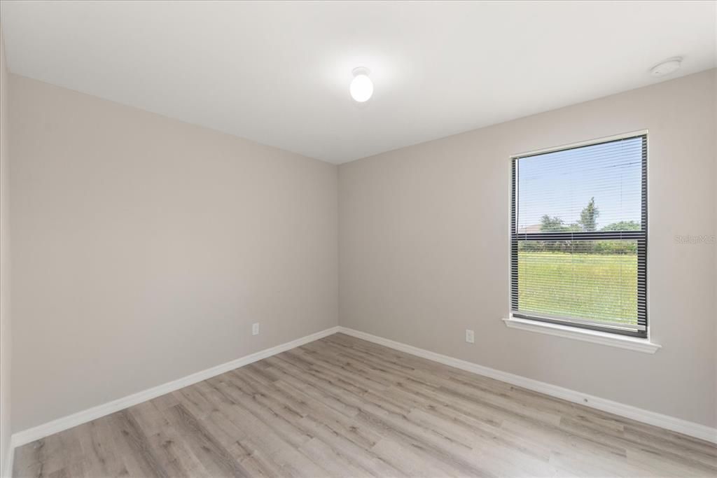 For Sale: $299,900 (4 beds, 2 baths, 1577 Square Feet)