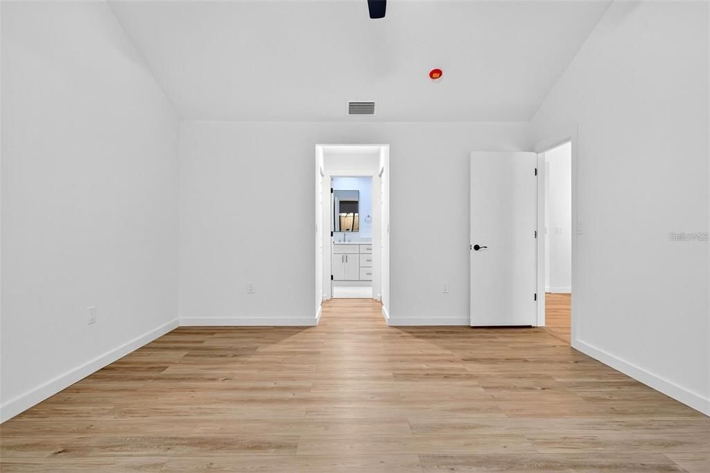 For Rent: $2,300 (2 beds, 2 baths, 1249 Square Feet)