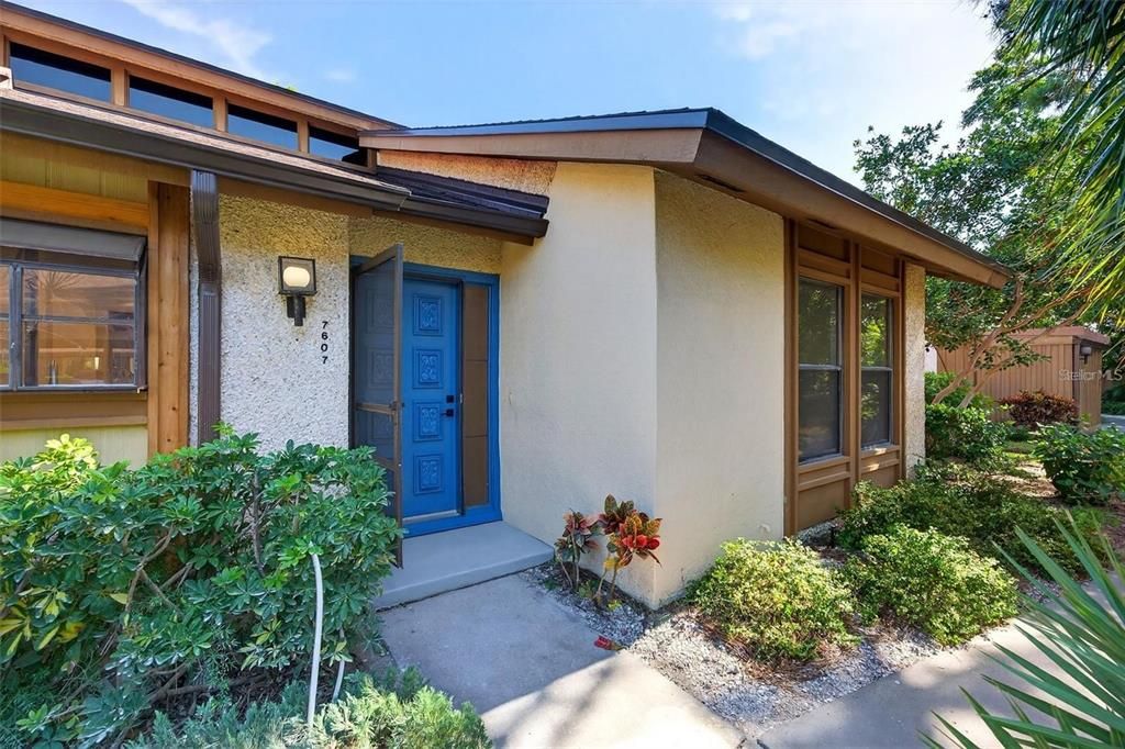 For Rent: $2,300 (2 beds, 2 baths, 1249 Square Feet)
