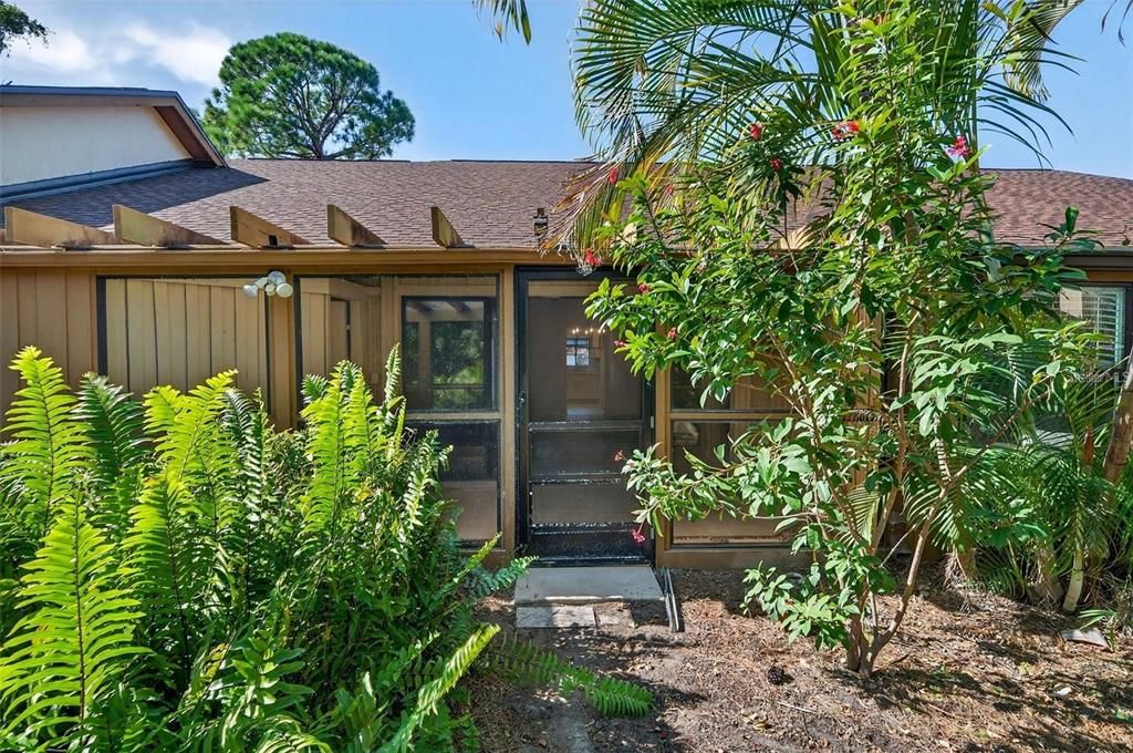 For Rent: $2,300 (2 beds, 2 baths, 1249 Square Feet)