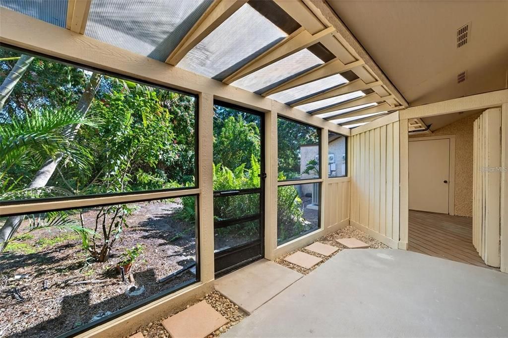 For Rent: $2,300 (2 beds, 2 baths, 1249 Square Feet)