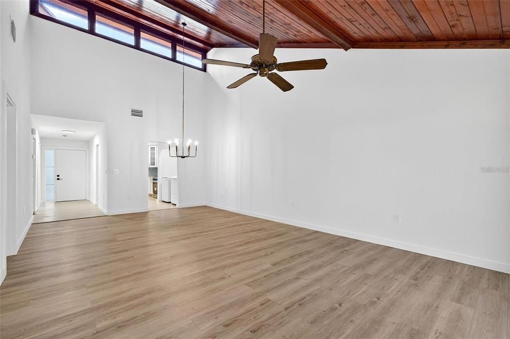 For Rent: $2,300 (2 beds, 2 baths, 1249 Square Feet)