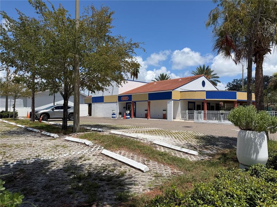 For Sale: $1,100,000 (0 beds, 0 baths, 2922 Square Feet)