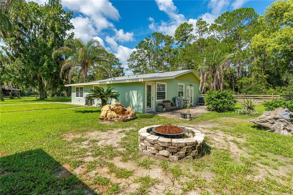 For Sale: $387,000 (4 beds, 2 baths, 1404 Square Feet)