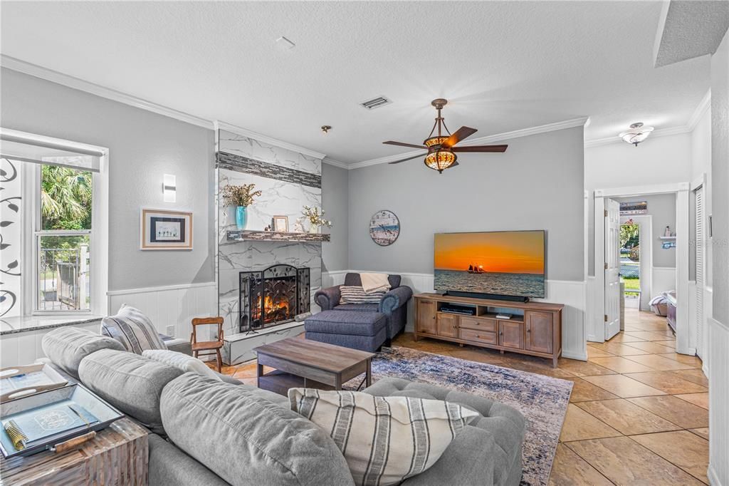 For Sale: $387,000 (4 beds, 2 baths, 1404 Square Feet)
