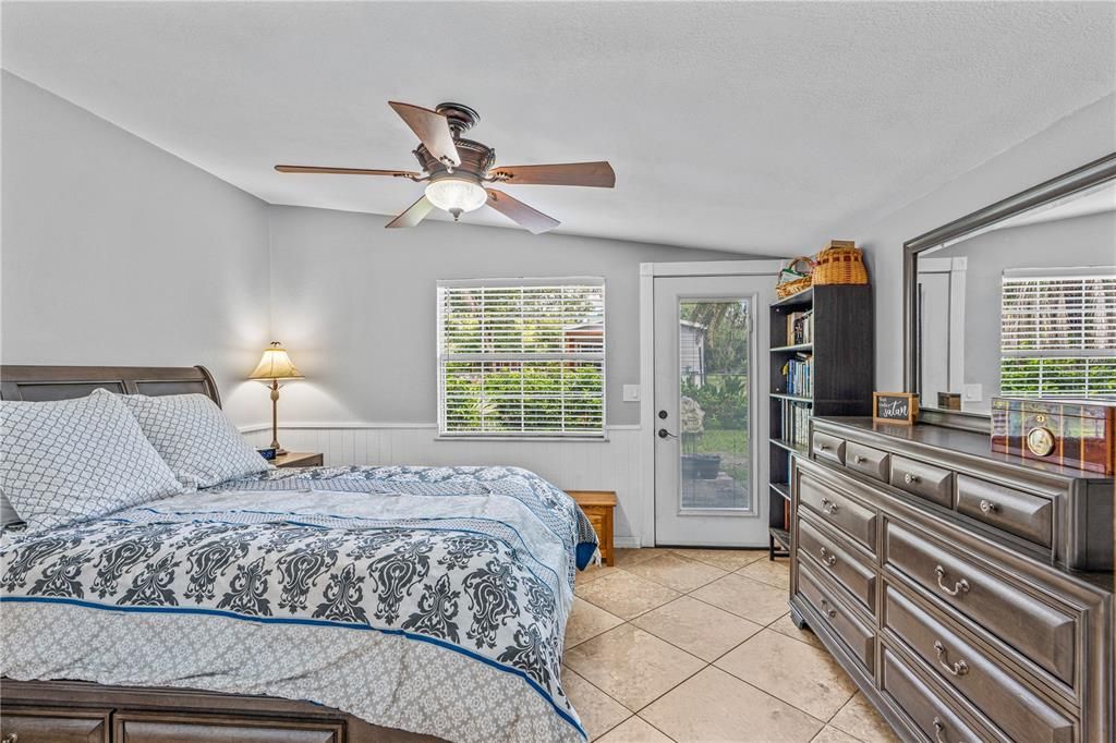 For Sale: $387,000 (4 beds, 2 baths, 1404 Square Feet)