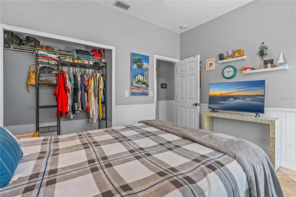 For Sale: $387,000 (4 beds, 2 baths, 1404 Square Feet)