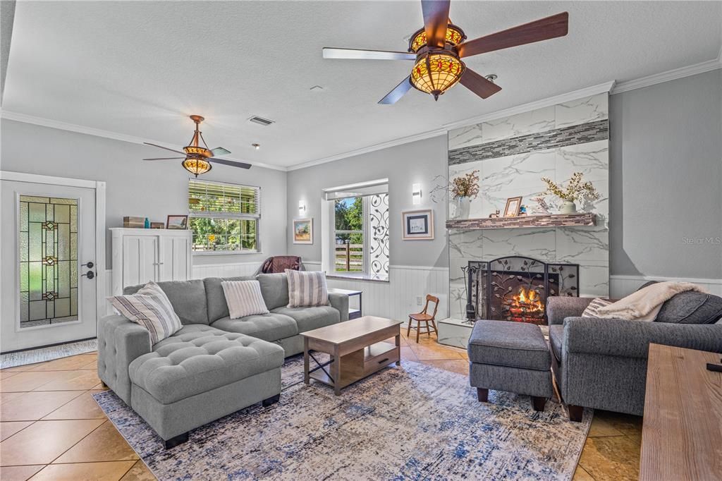 For Sale: $387,000 (4 beds, 2 baths, 1404 Square Feet)