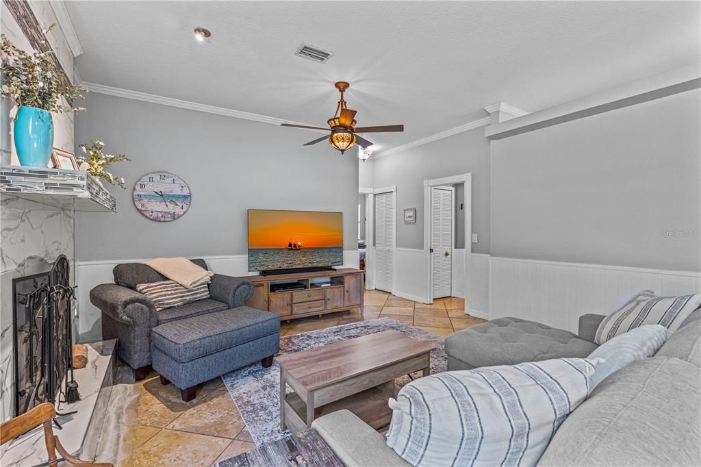 For Sale: $387,000 (4 beds, 2 baths, 1404 Square Feet)
