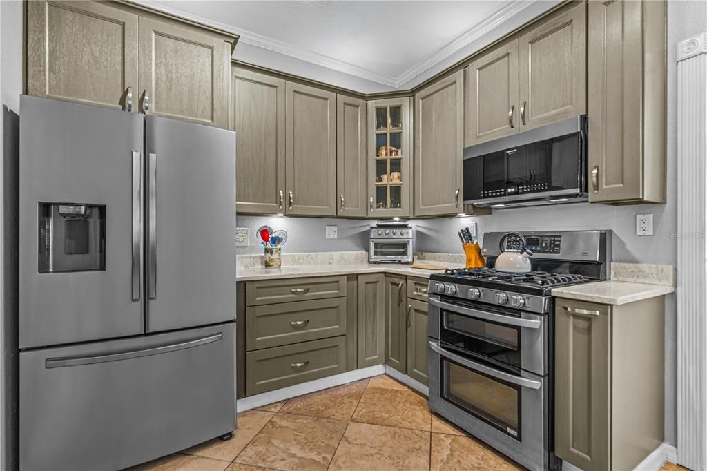 For Sale: $387,000 (4 beds, 2 baths, 1404 Square Feet)