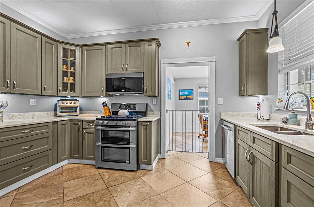 For Sale: $387,000 (4 beds, 2 baths, 1404 Square Feet)