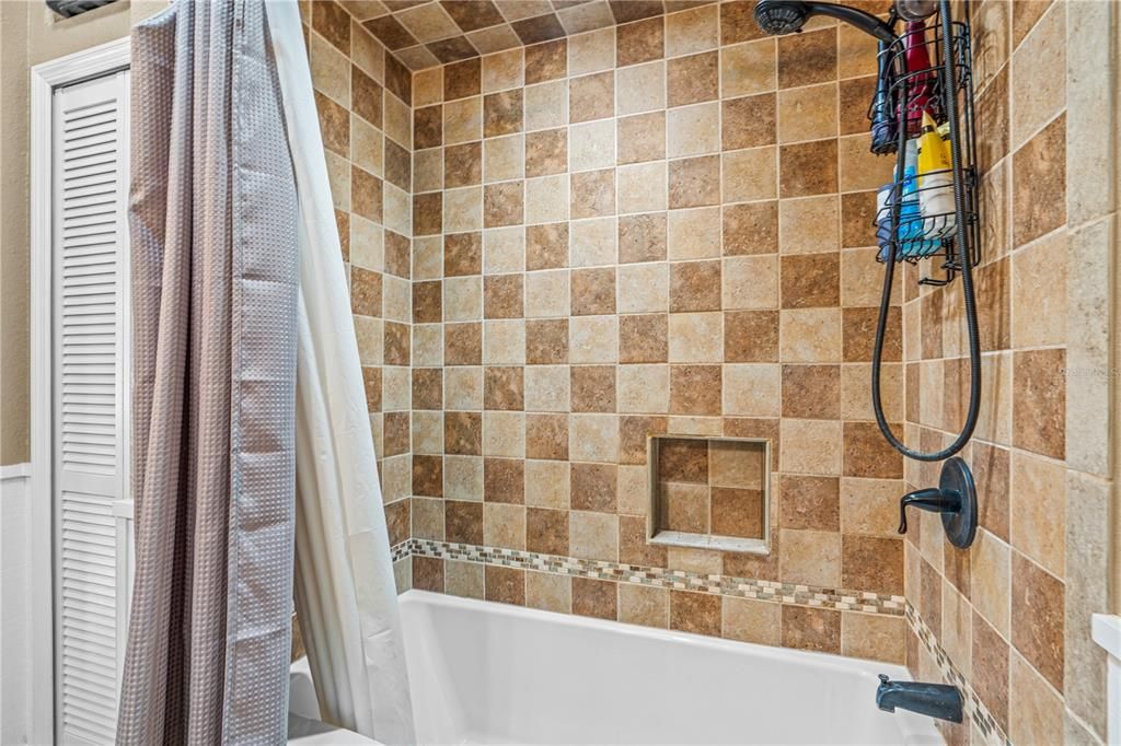 For Sale: $387,000 (4 beds, 2 baths, 1404 Square Feet)