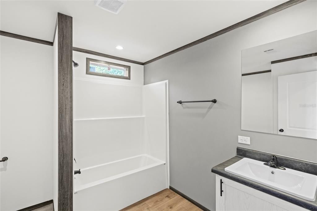 Active With Contract: $268,400 (3 beds, 2 baths, 1493 Square Feet)