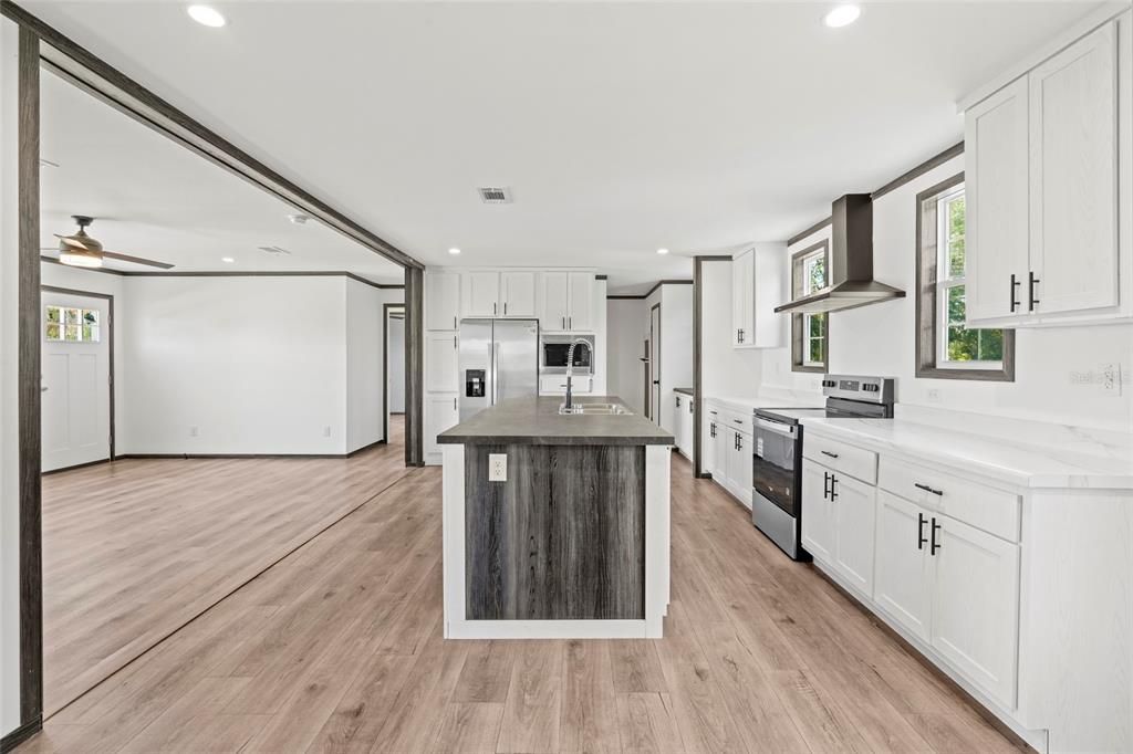 Active With Contract: $268,400 (3 beds, 2 baths, 1493 Square Feet)