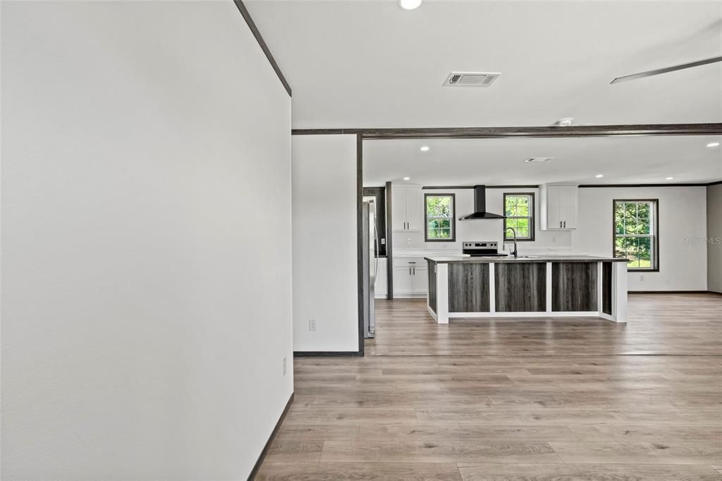 Active With Contract: $268,400 (3 beds, 2 baths, 1493 Square Feet)