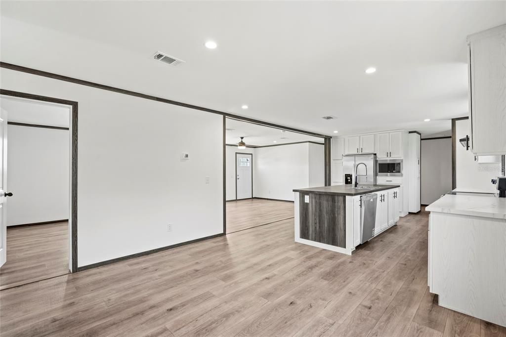 Active With Contract: $268,400 (3 beds, 2 baths, 1493 Square Feet)