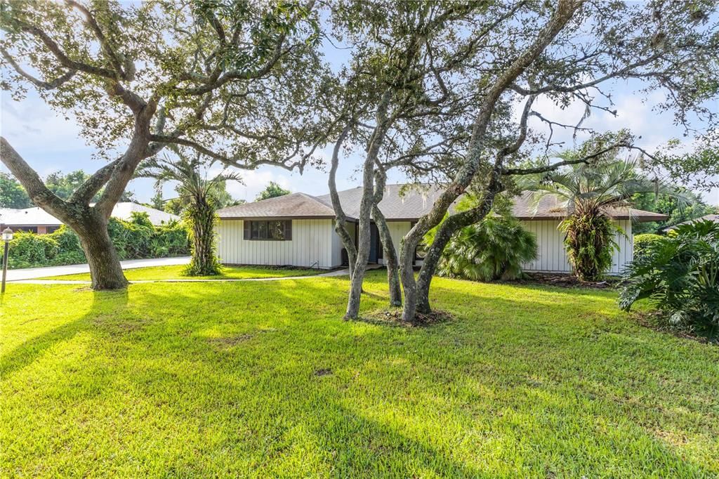 For Sale: $599,000 (3 beds, 2 baths, 2032 Square Feet)
