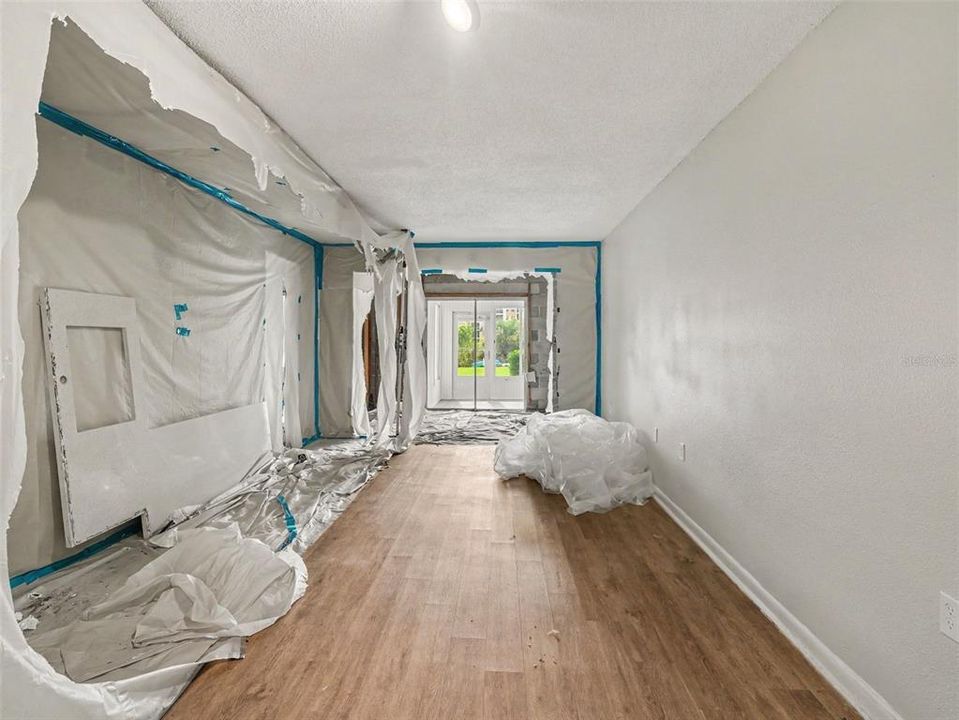 For Sale: $60,000 (2 beds, 1 baths, 960 Square Feet)