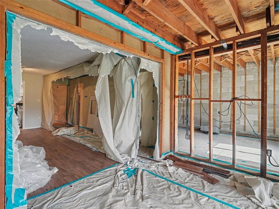 For Sale: $60,000 (2 beds, 1 baths, 960 Square Feet)