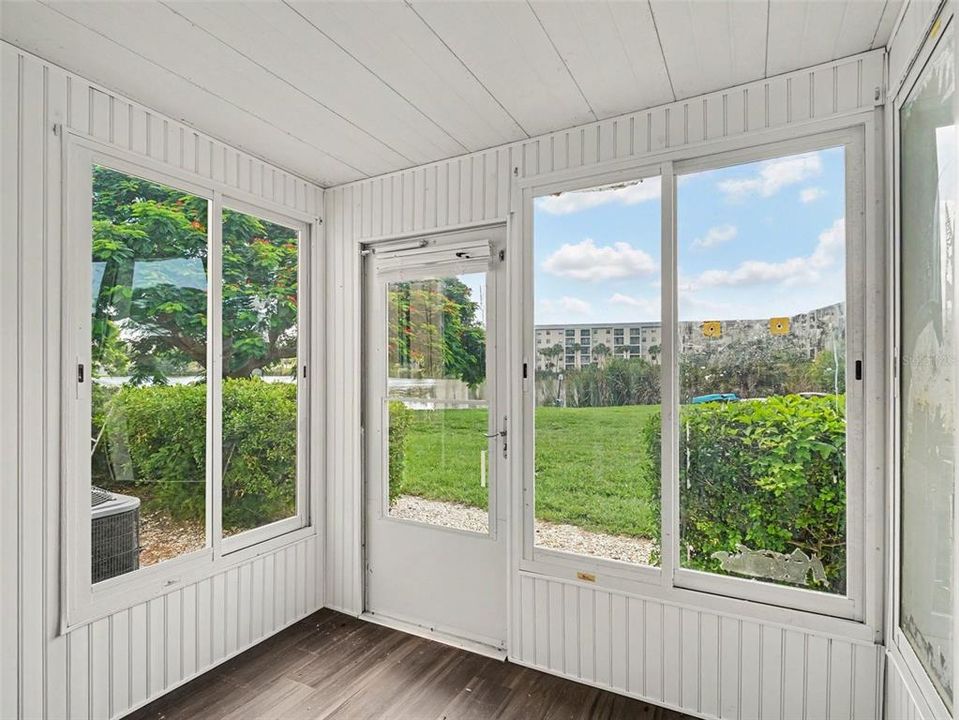 For Sale: $60,000 (2 beds, 1 baths, 960 Square Feet)