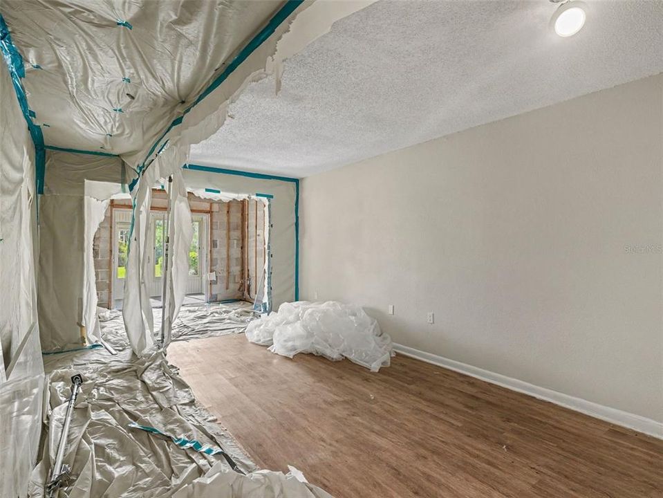 For Sale: $60,000 (2 beds, 1 baths, 960 Square Feet)