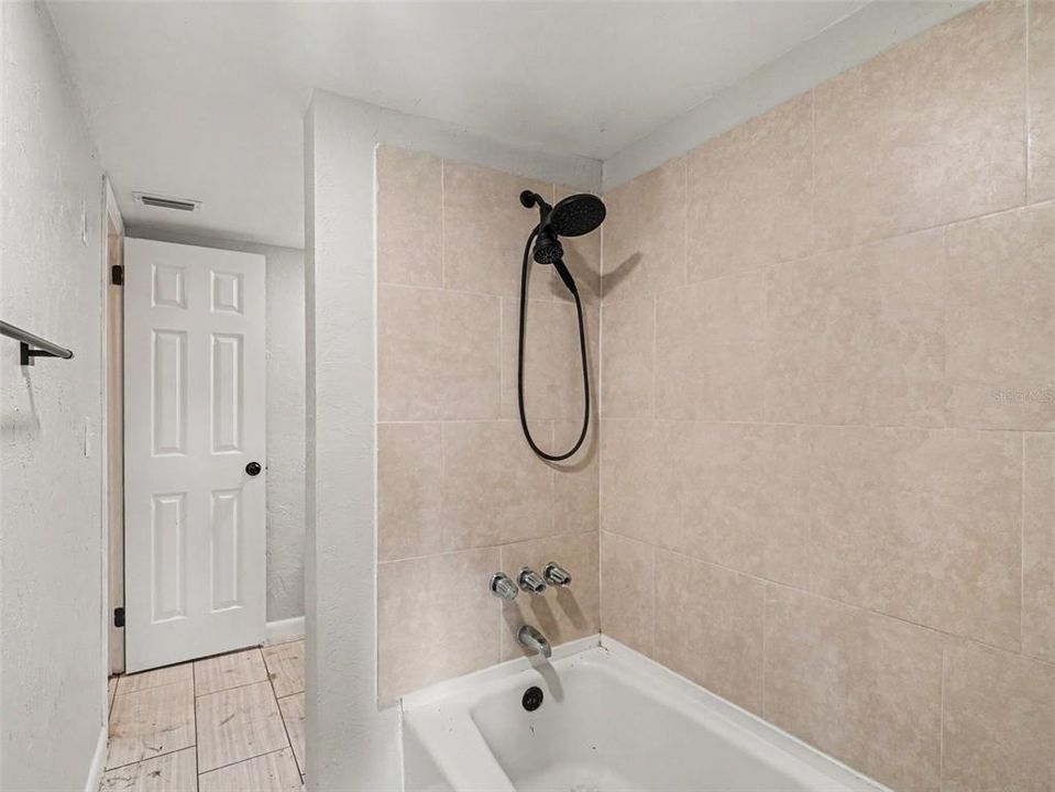 For Sale: $60,000 (2 beds, 1 baths, 960 Square Feet)