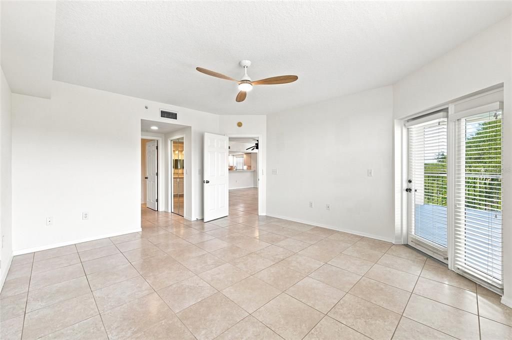 En Venta: $449,900 (3 camas, 2 baños, 1800 Pies cuadrados)