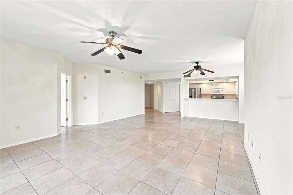 En Venta: $449,900 (3 camas, 2 baños, 1800 Pies cuadrados)