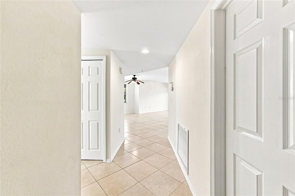 En Venta: $449,900 (3 camas, 2 baños, 1800 Pies cuadrados)
