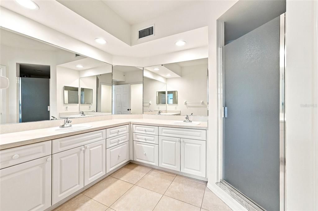 En Venta: $449,900 (3 camas, 2 baños, 1800 Pies cuadrados)