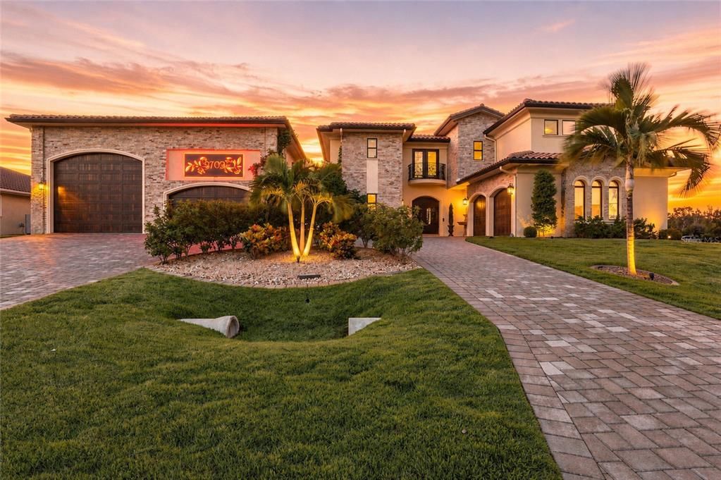 For Sale: $1,997,000 (5 beds, 5 baths, 4635 Square Feet)