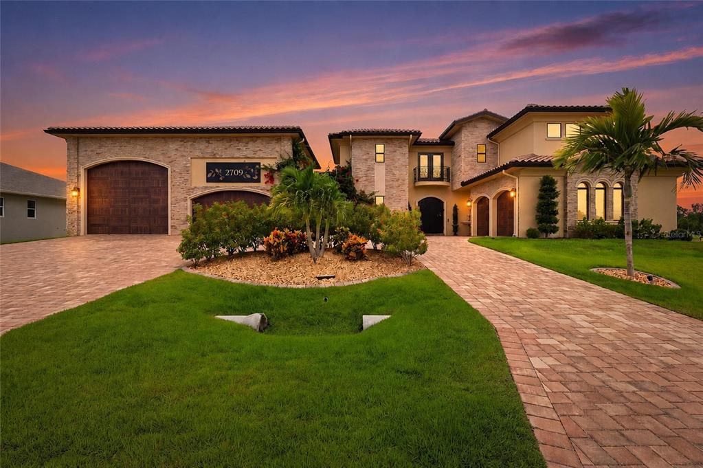For Sale: $1,997,000 (5 beds, 5 baths, 4635 Square Feet)