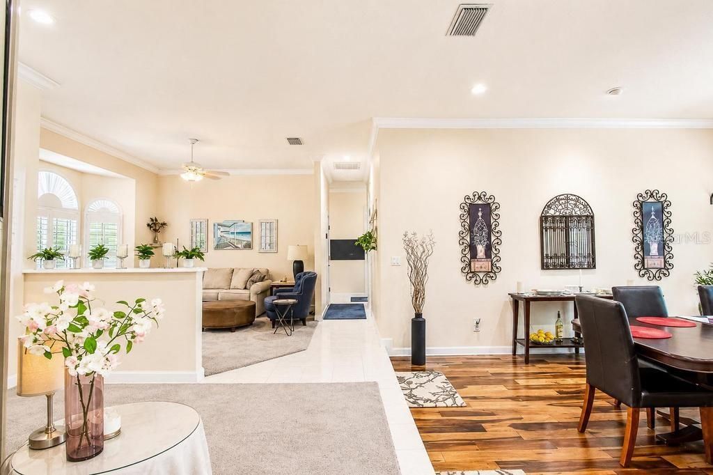En Venta: $899,000 (4 camas, 3 baños, 2775 Pies cuadrados)