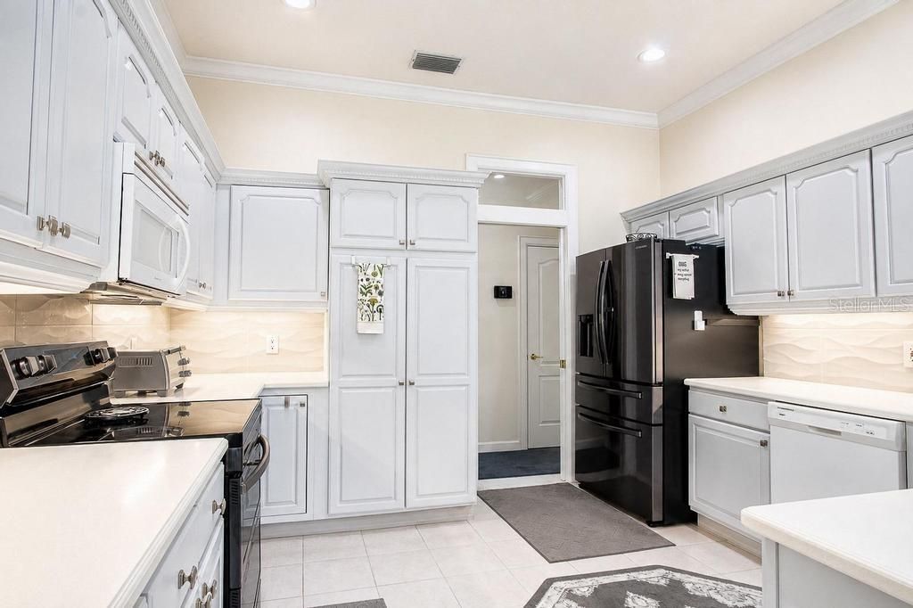 En Venta: $899,000 (4 camas, 3 baños, 2775 Pies cuadrados)