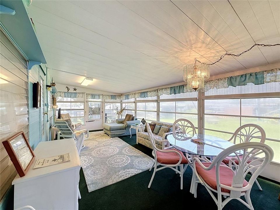 For Sale: $175,000 (2 beds, 2 baths, 700 Square Feet)