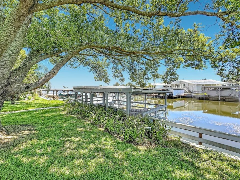 For Sale: $175,000 (2 beds, 2 baths, 700 Square Feet)