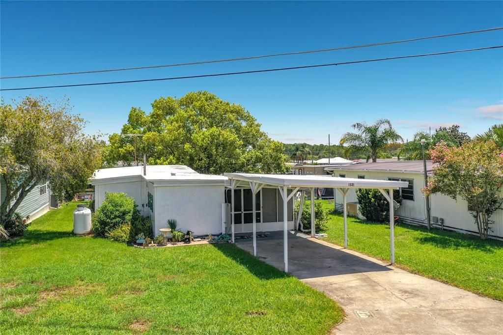 For Sale: $175,000 (2 beds, 2 baths, 700 Square Feet)
