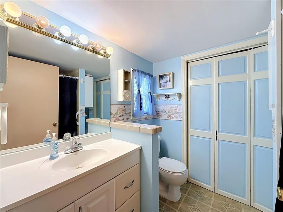 For Sale: $175,000 (2 beds, 2 baths, 700 Square Feet)