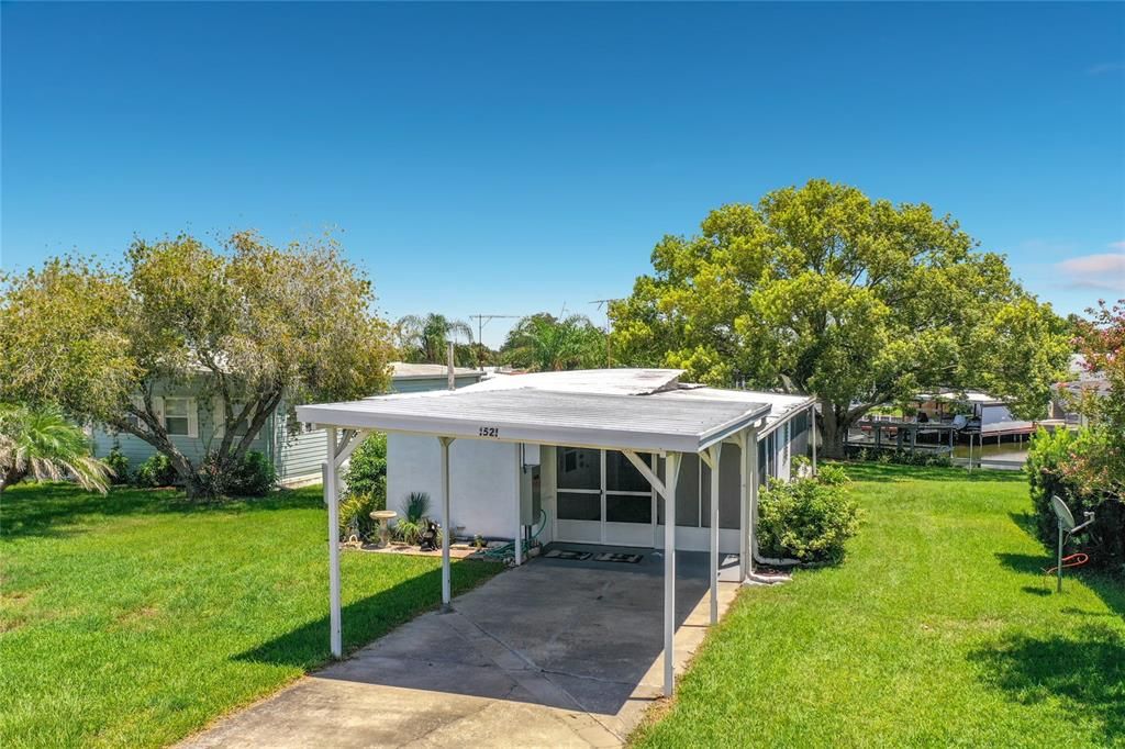 For Sale: $175,000 (2 beds, 2 baths, 700 Square Feet)